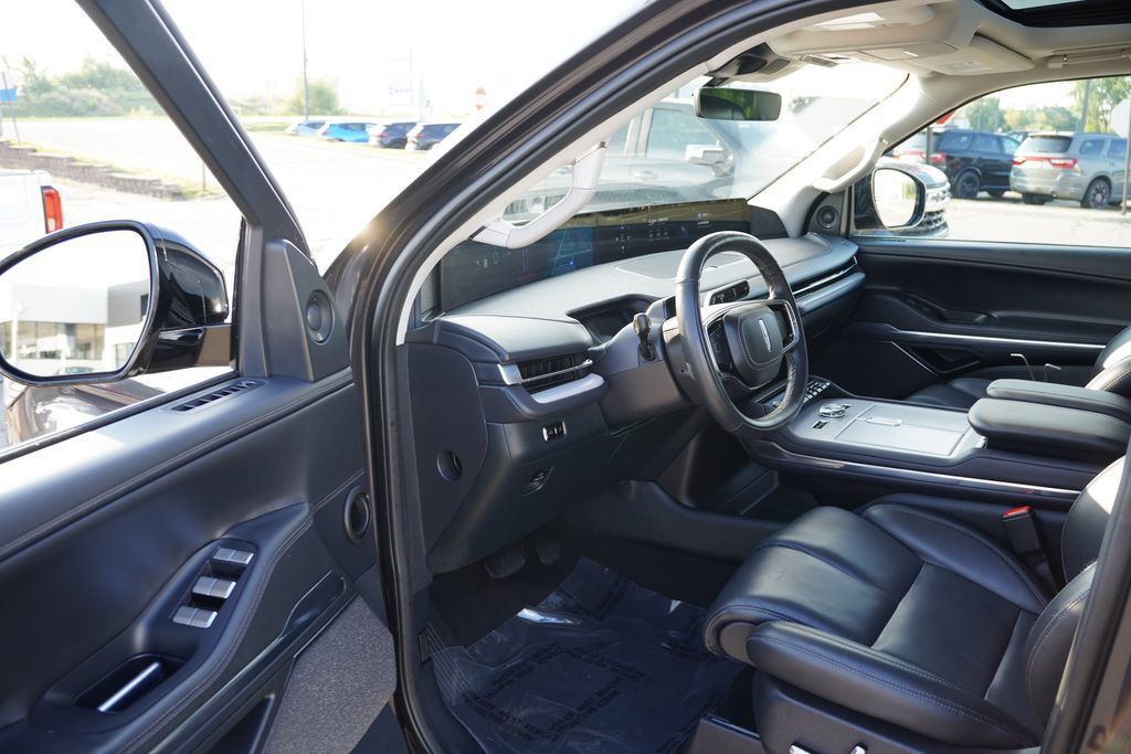 Used 2025 Lincoln Navigator Reserve AWD/4WD image 15