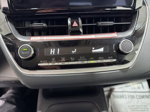 Used 2025 Toyota Corolla LE image 18
