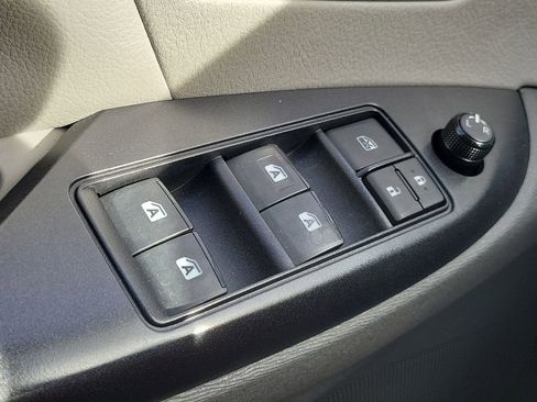 Used 2020 Toyota Sienna L w/ Carpet Mat Package FWD image 14