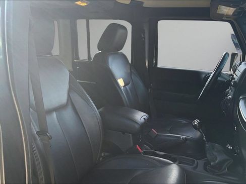 Used 2017 Jeep Wrangler Unlimited Sahara AWD/4WD image 27