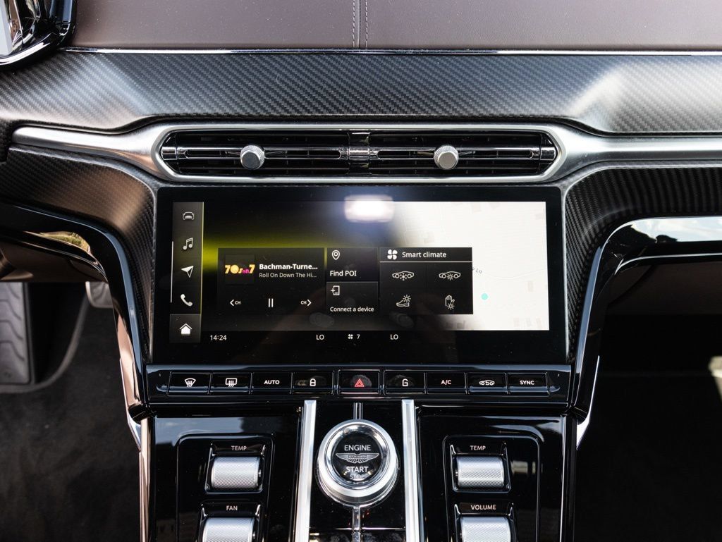 Used 2025 Aston Martin V8 Vantage Coupe RWD image 40