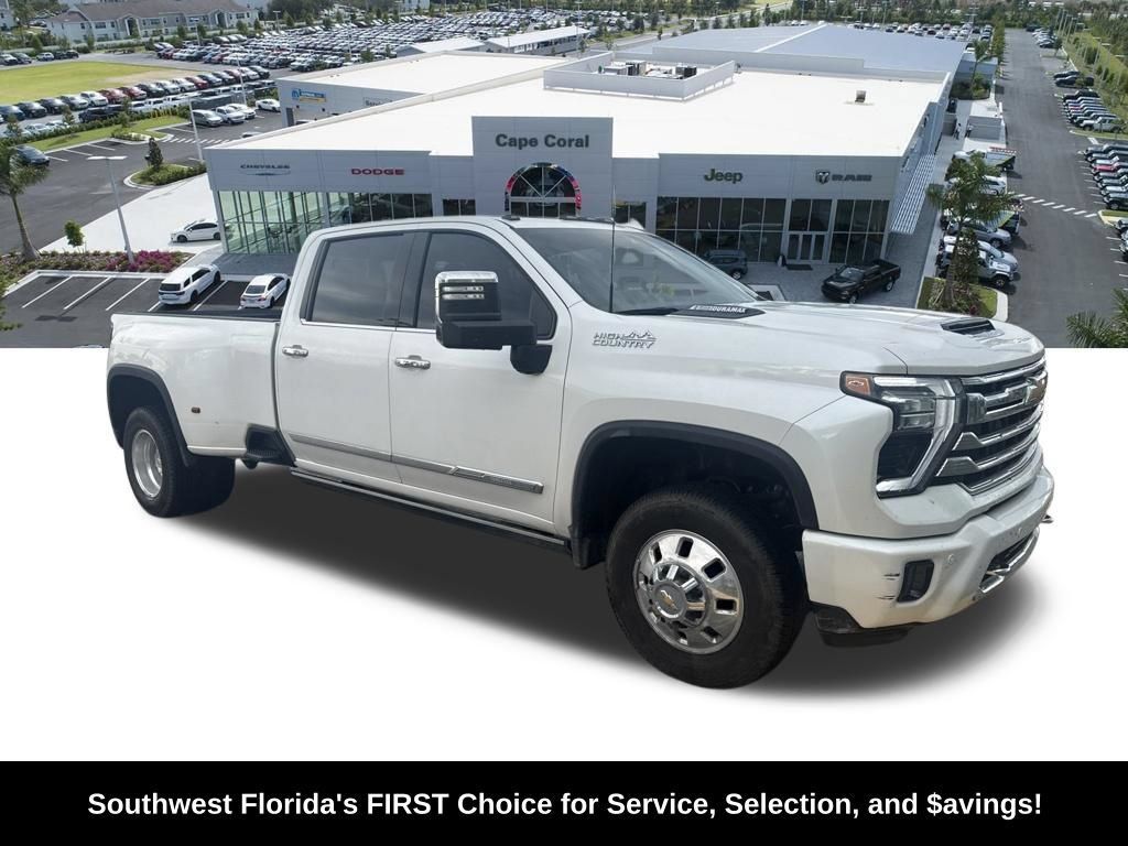 Used 2025 Chevrolet Silverado 3500 High Country w/ High Country Premium Package AWD/4WD image 2