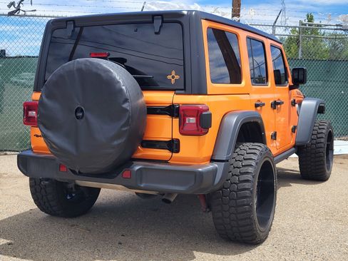 Used 2023 Jeep Wrangler Unlimited Rubicon 4xe w/ Cold Weather Group AWD/4WD image 5