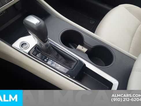 Used 2025 Nissan Altima 2.5 SV image 10