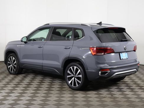 Used 2022 Volkswagen Taos SE w/ Driver Assistance Package image 8