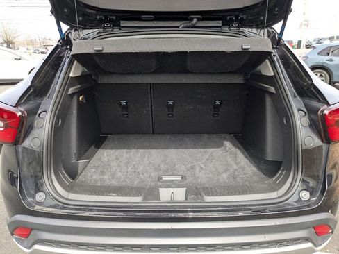 Used 2025 Chevrolet Trax LT w/ LT Convenience Package image 26