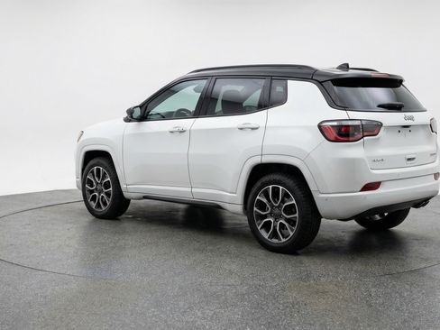 Used 2025 Jeep Compass Trailhawk image 6