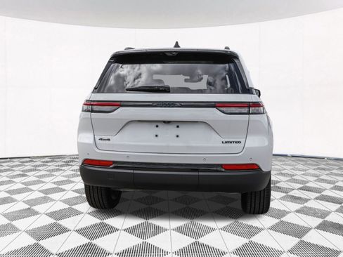 New 2025 Jeep Grand Cherokee Limited w/ Luxury Tech Group II image 13