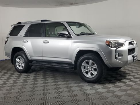 Used 2019 Toyota 4Runner SR5 Premium AWD/4WD image 2