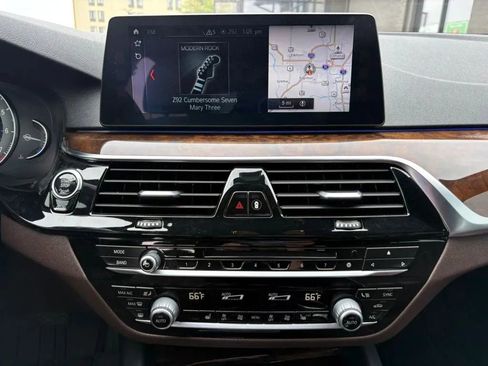 Used 2018 BMW 530i xDrive AWD/4WD image 13