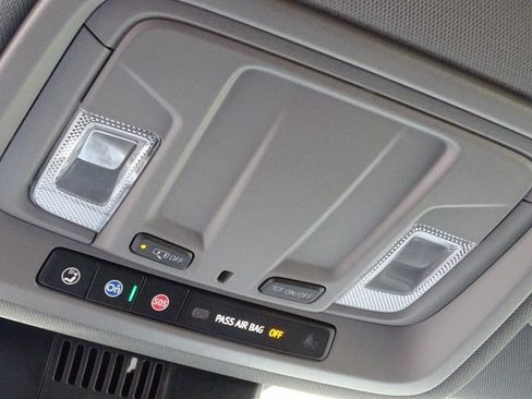 Used 2023 Chevrolet Silverado 1500 Custom image 34