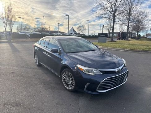 Used 2017 Toyota Avalon Limited image 9