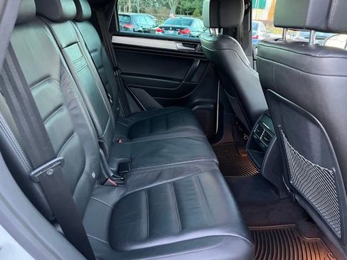 Used 2017 Volkswagen Touareg V6 image 25