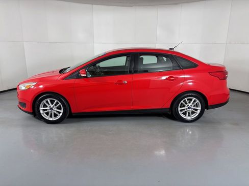 Used 2016 Ford Focus SE w/ Reverse Sensing Package image 6