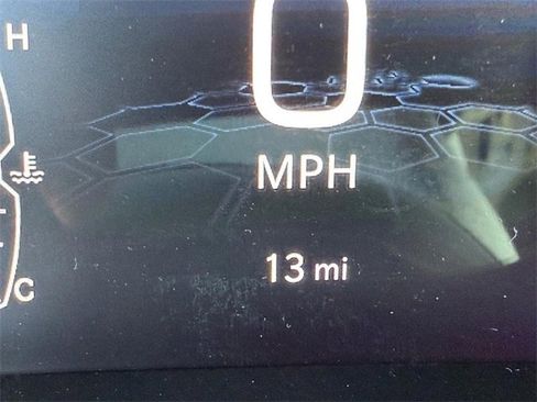 New 2025 Jeep Compass Latitude w/ Sun & Sound Group image 31