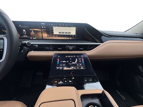 Used 2025 INFINITI QX80 Sensory image 13