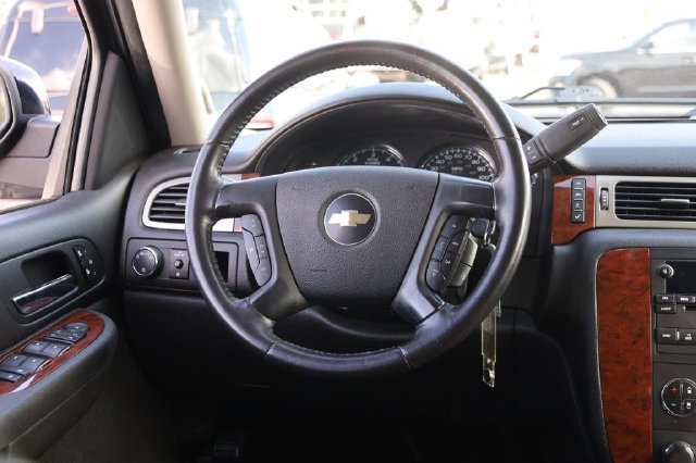 Used 2009 Chevrolet Suburban LT w/ Luxury Package RWD image 23