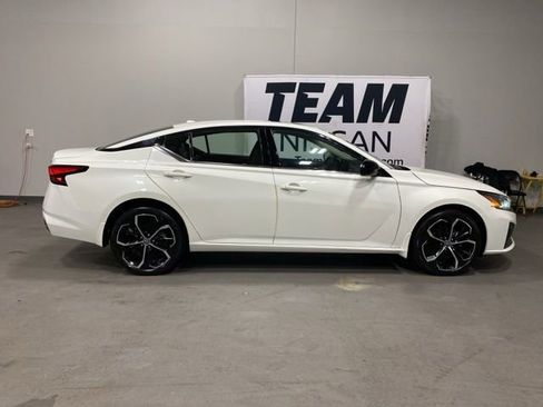 Certified 2023 Nissan Altima 2.5 SR w/ SR Premium Package image 8