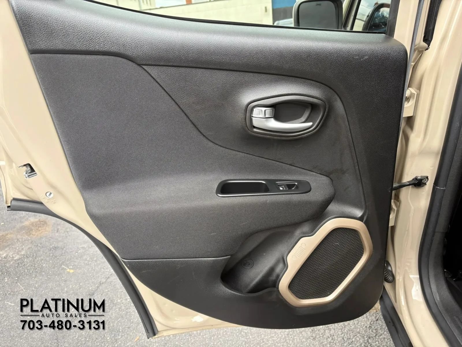 Used 2016 Jeep Renegade Latitude w/ Popular Equipment Group AWD/4WD image 17