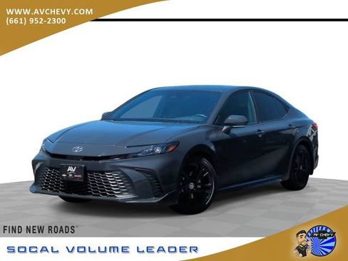 Used 2025 Toyota Camry SE FWD image 1