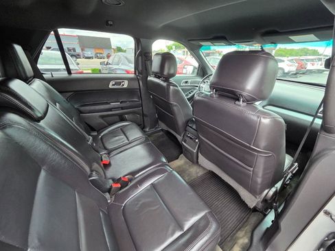 Used 2014 Ford Explorer XLT w/ Equipment Group 202A FWD image 17