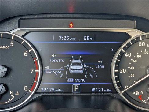 Used 2023 Nissan Altima 2.5 SR w/ SR Premium Package image 10