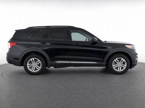 Used 2023 Ford Explorer XLT w/ Equipment Group 202A AWD/4WD image 8