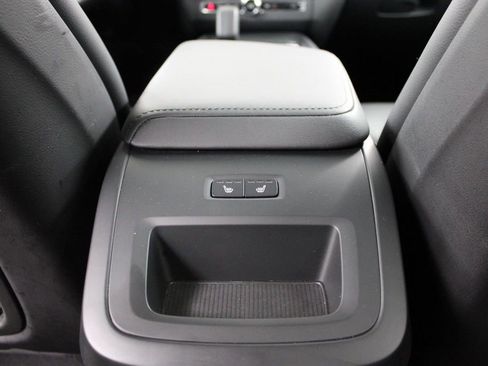 Certified 2025 Volvo XC60 B5 Core image 23