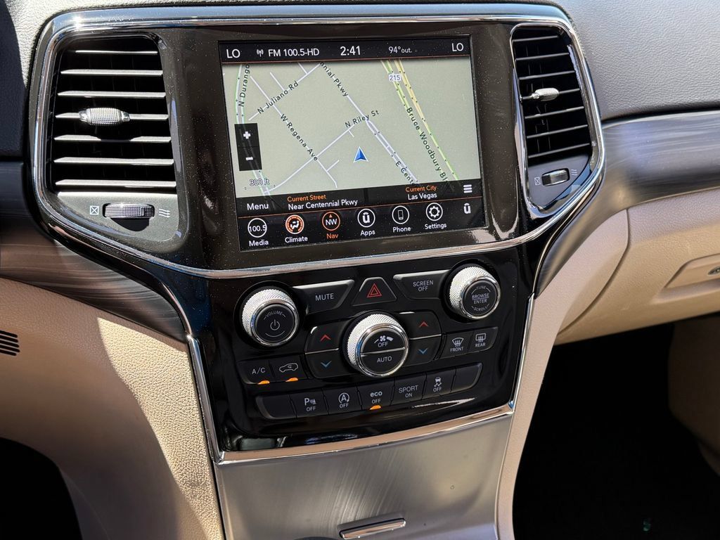 Certified 2022 Jeep Grand Cherokee Laredo E RWD image 16
