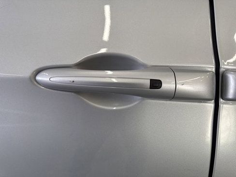 Used 2024 Chrysler Pacifica Touring-L image 20