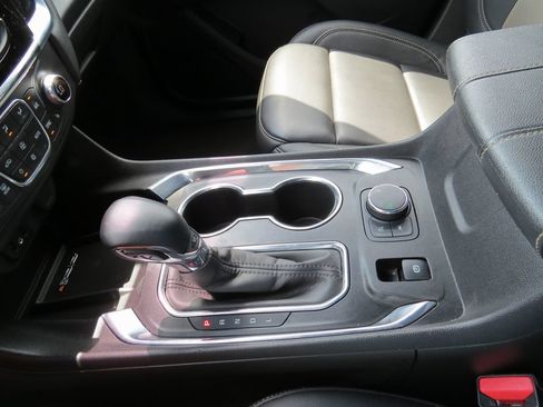 Certified 2023 Chevrolet Traverse LT AWD/4WD image 19
