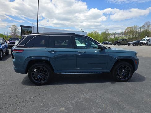 New 2026 Jeep Grand Cherokee Summit AWD/4WD image 2