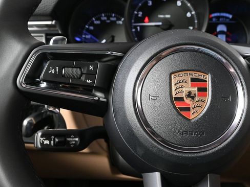 Certified 2026 Porsche Macan image 9
