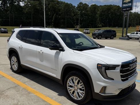 Used 2024 GMC Acadia Elevation w/ Luxury Package FWD image 3