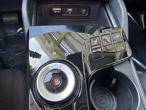 Used 2023 Kia Sportage LX image 25