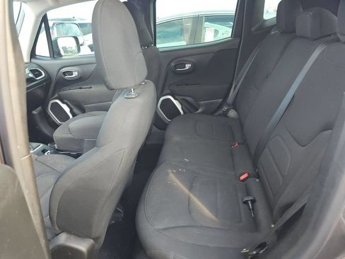 Used 2018 Jeep Renegade Latitude FWD image 24