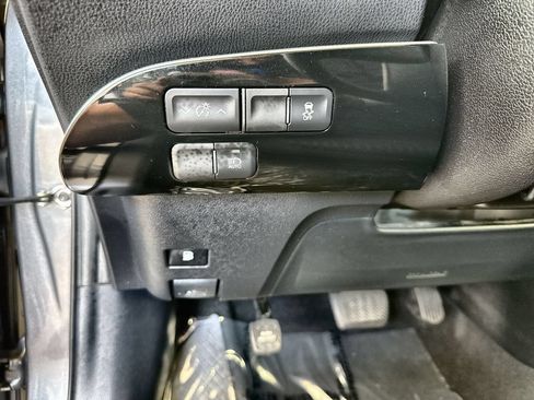 Used 2018 Toyota Prius One FWD image 17
