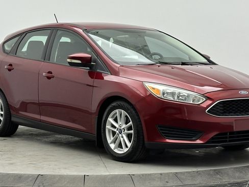 Used 2016 Ford Focus SE w/ SE Power Seat Package image 3