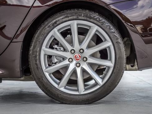 Used 2016 Jaguar XJ R-Sport RWD image 14