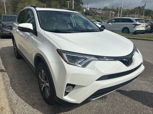 Used 2018 Toyota RAV4 XLE image 4