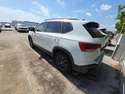 Used 2022 Volkswagen Taos S FWD image 6
