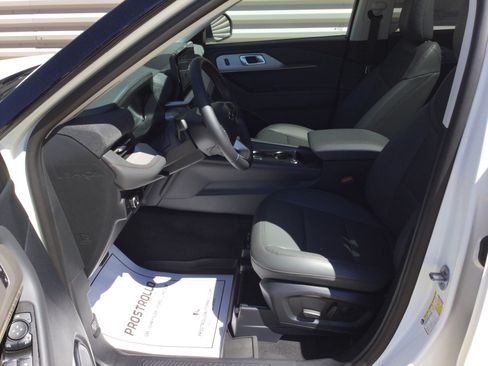 New 2026 Ford Explorer Active w/ Active Comfort Package AWD/4WD image 7