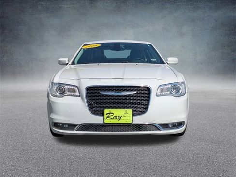 Used 2016 Chrysler 300 Limited image 9
