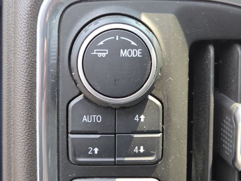 Used 2021 Chevrolet Silverado 1500 LT w/ Z71 Off-Road Package AWD/4WD image 8