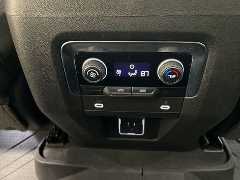 Used 2023 Chevrolet Suburban RST image 27