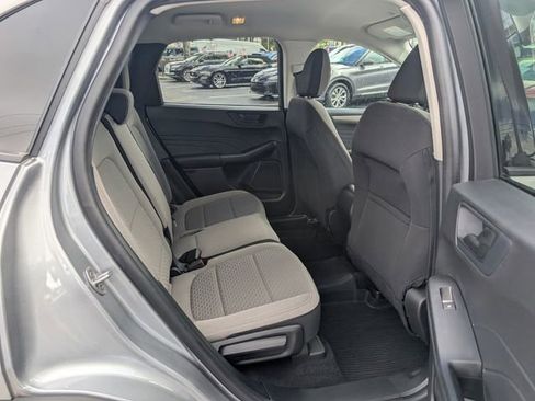 Used 2022 Ford Escape SE image 17
