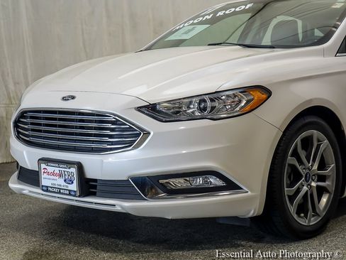 Used 2017 Ford Fusion SE w/ Equipment Group 201A FWD image 3