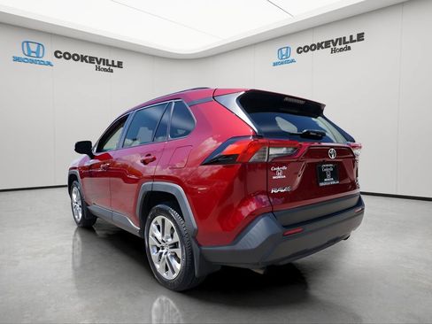 Used 2020 Toyota RAV4 XLE Premium AWD/4WD image 7
