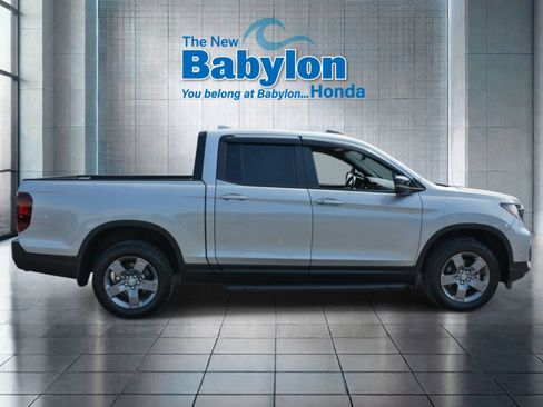 Used 2025 Honda Ridgeline TrailSport image 5