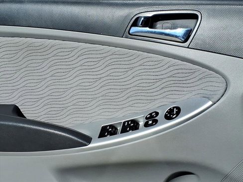 Used 2014 Hyundai Accent GLS w/ Option Group 2 image 26